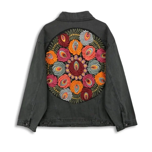 Womens Black Denim Oversized Embroidered Jean Jacket sz small bust 38" - Picture 3 of 6